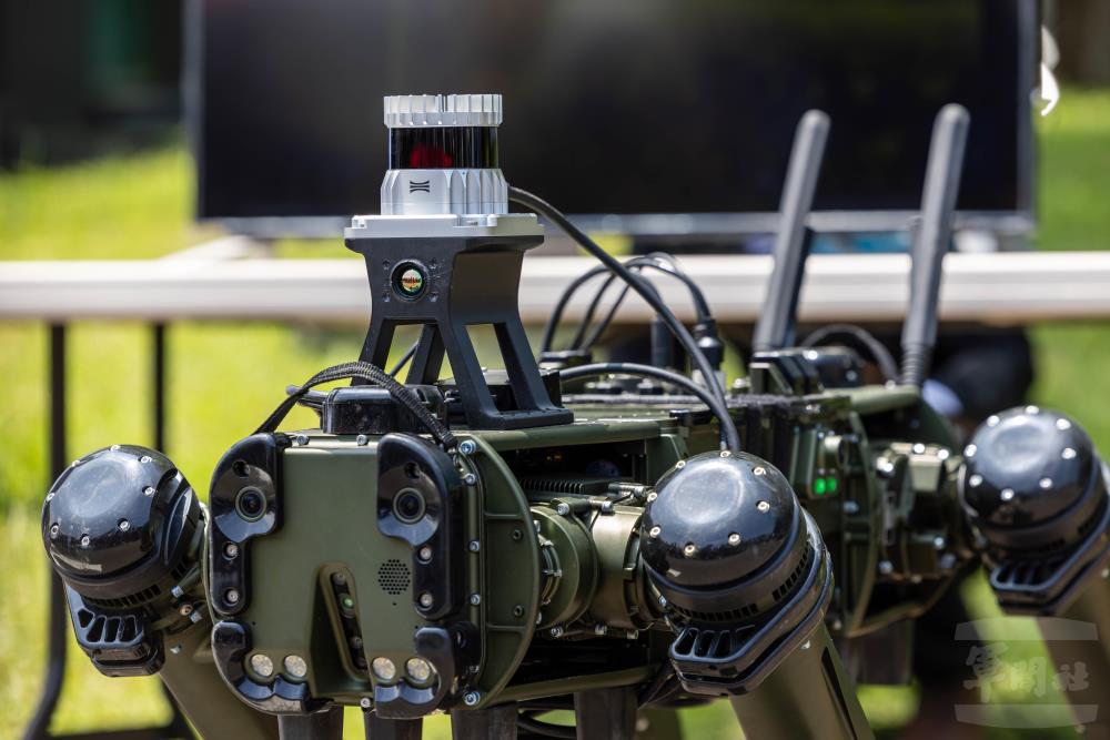 光達型機器狗搭載3D光達及熱影像感測模組。（軍聞社記者蔡枋澐攝）