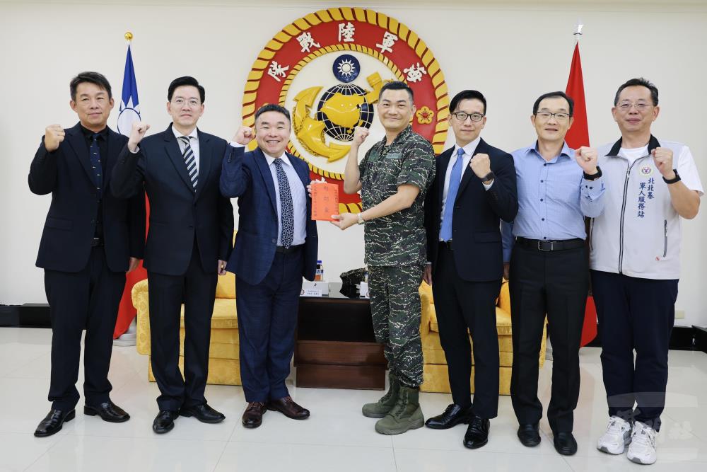 企業端節慰問南部駐軍　感謝官兵捍衛國安辛勞