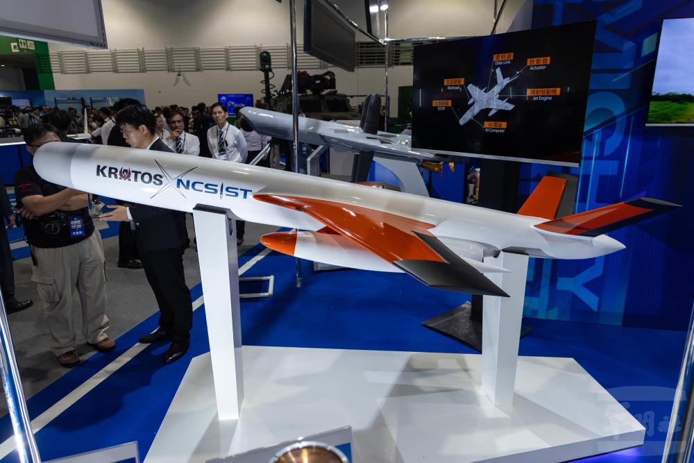 「勁蜂IV型無人機」是中科院與美商共同開發的高速攻擊無人機。（軍聞社記者蔡枋澐攝）