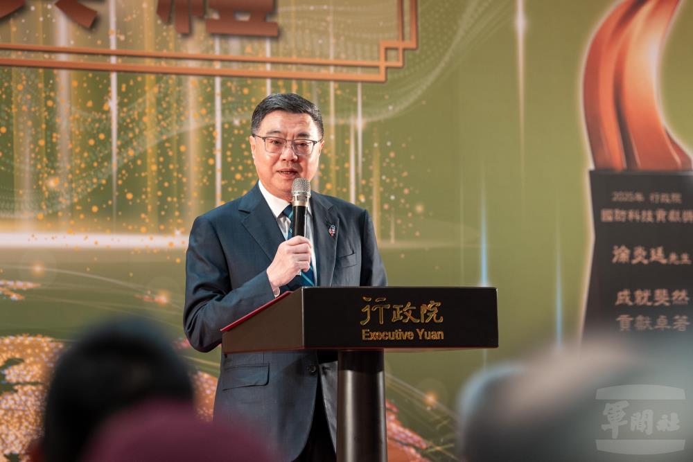 卓院長感謝對國防科技事務的付出。（軍聞社記者莊家豪攝）