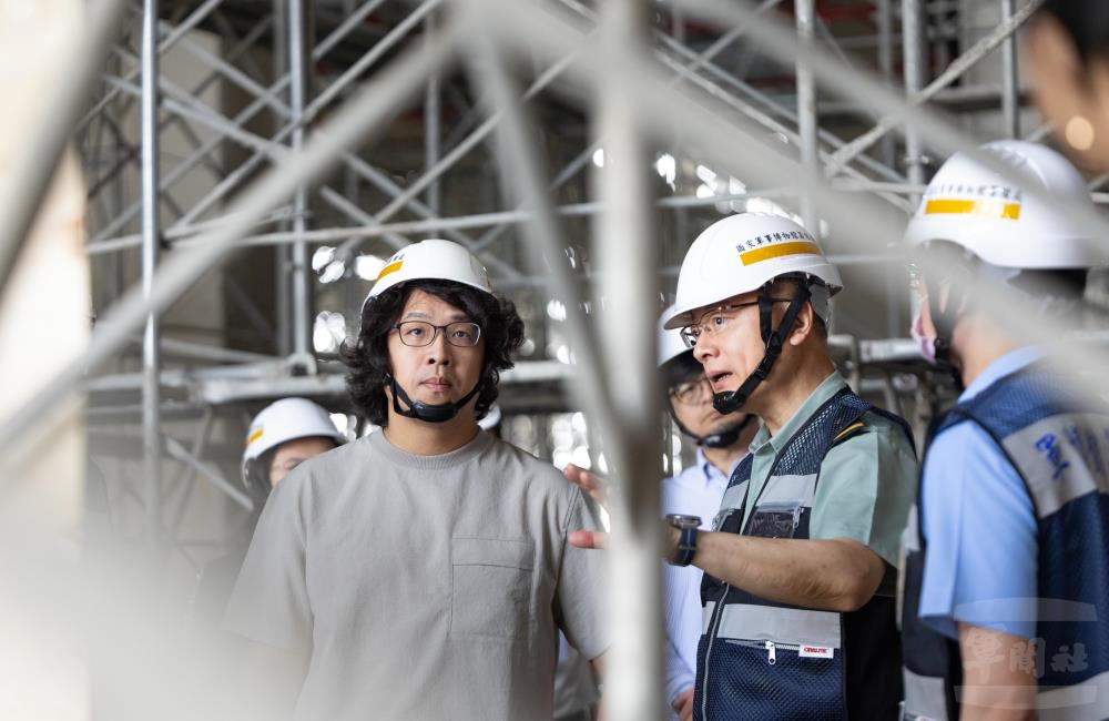 沈召委實地瞭解軍博館工程概況。(軍聞社記者吳柏融攝) 沈召委實地瞭解軍博館工程概況。(軍聞社記者吳柏融攝)