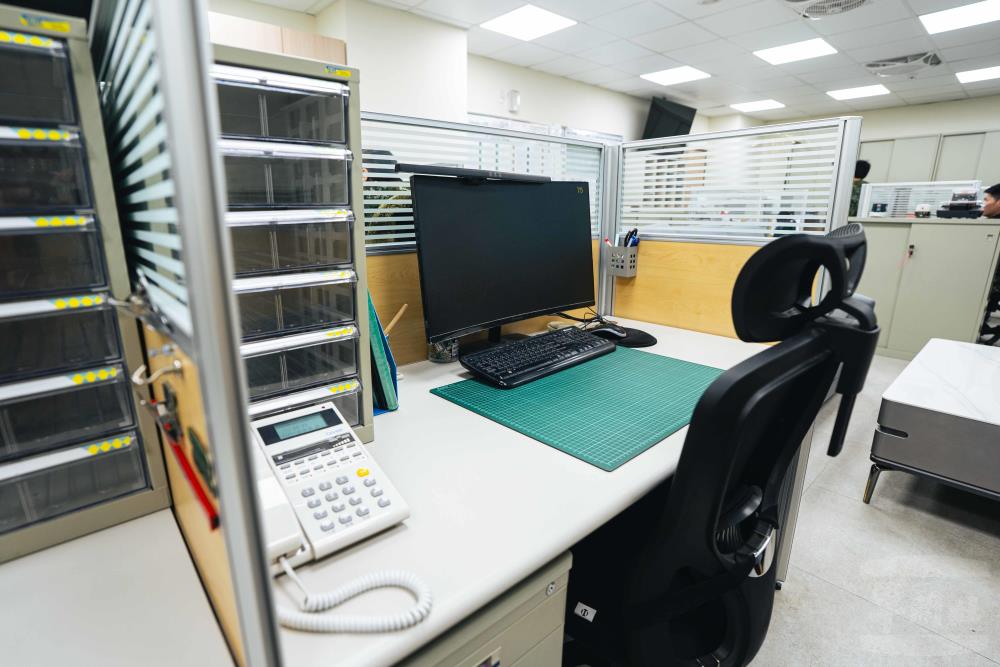 新營舍內辦公設施及環境煥然一新。（軍聞社記者邱奕菖攝）