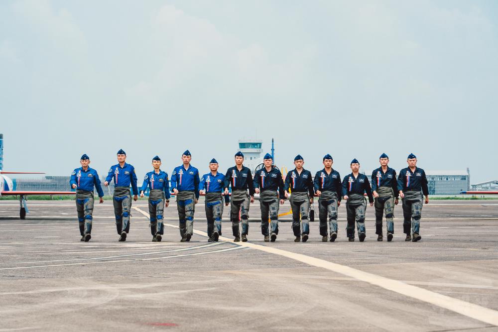 參與傳承交接典禮的雷虎小組教官。（軍聞社記者陳彥樺攝）