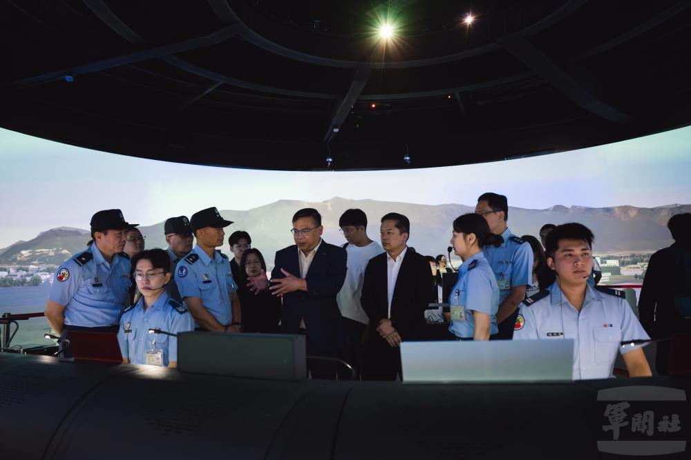 立委考察空軍部隊　肯定官兵辛勞付出