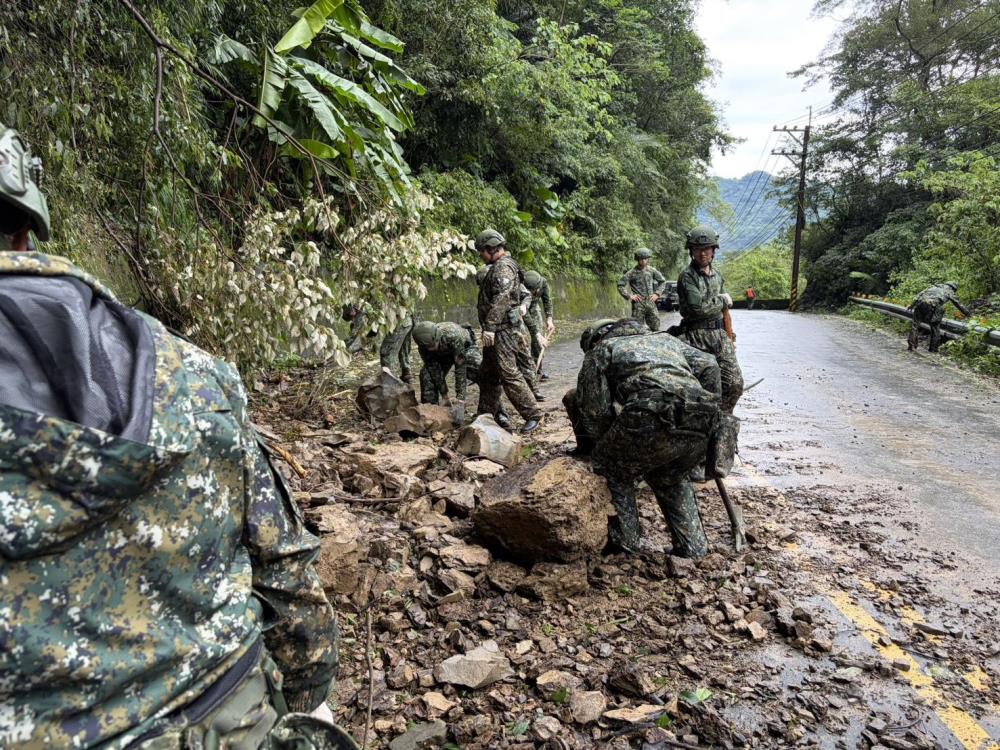 第三作戰區兵分多路投入復原　全力協助地方恢復市容