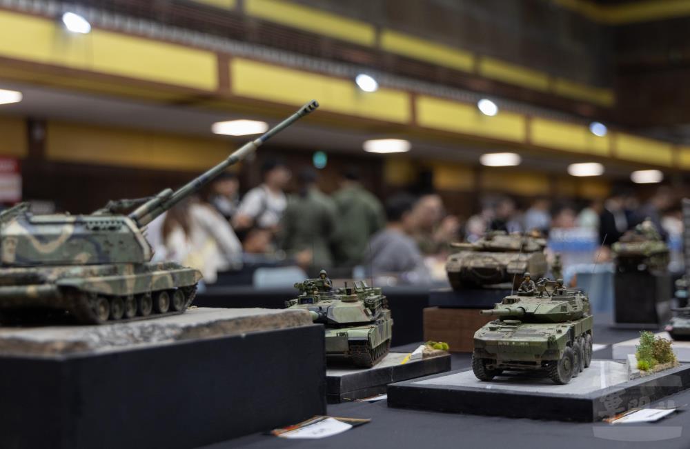2026臺灣模型公開賽展出多項軍事模型與創意作品。（軍聞社記者吳柏融攝）
