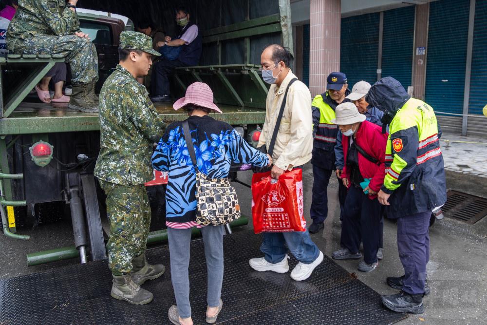 第二作戰區協助潛勢區民眾撤離　確保生命財產安全