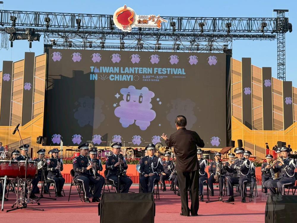 臺灣燈會開幕　空軍軍樂隊登場演出