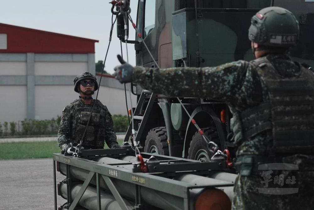 官兵透過實作演練與經驗傳承，精進專業技能。（43砲指部提供）