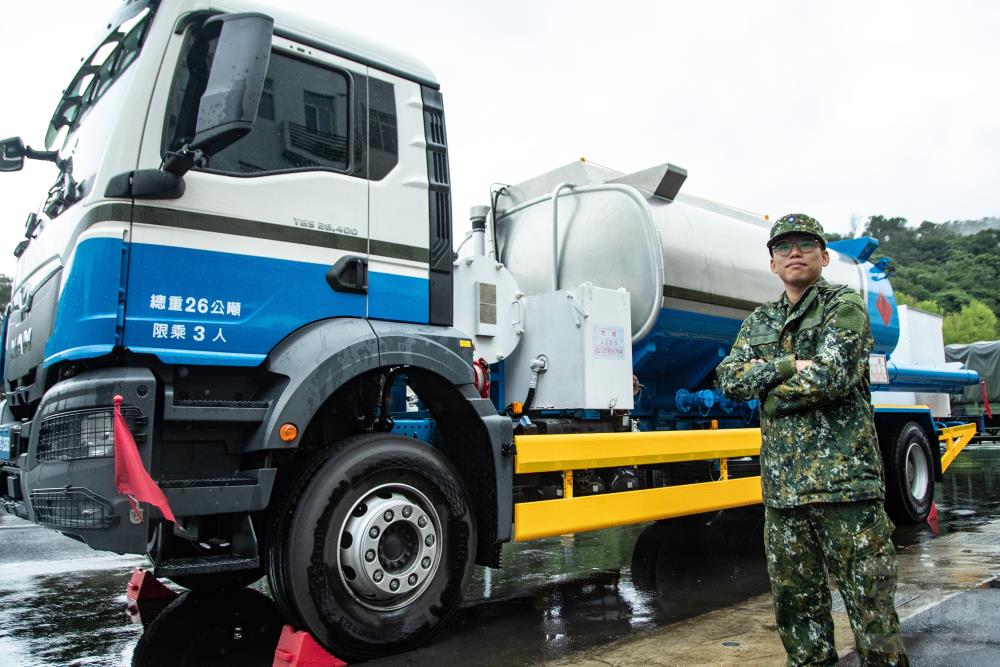 吳上士期許自己未來可以取得更多證照及專長，傳承相關技能。（軍聞社記者薛皓文攝）