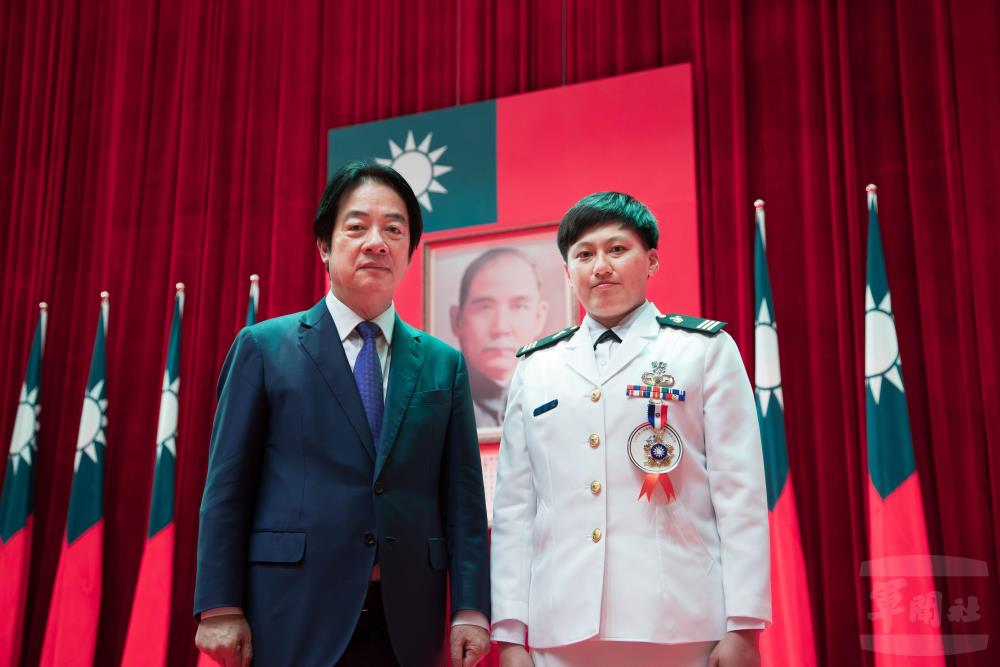 海軍陸戰隊陸戰99旅蔡茵嵐上尉榮獲「國軍楷模」殊榮。（軍聞社記者王進福攝）