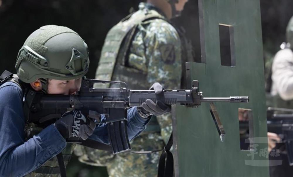 陸軍步兵249旅辦理「後備軍人步槍射擊訓練」。(青年日報提供) 陸軍步兵249旅辦理「後備軍人步槍射擊訓練」。(青年日報提供)