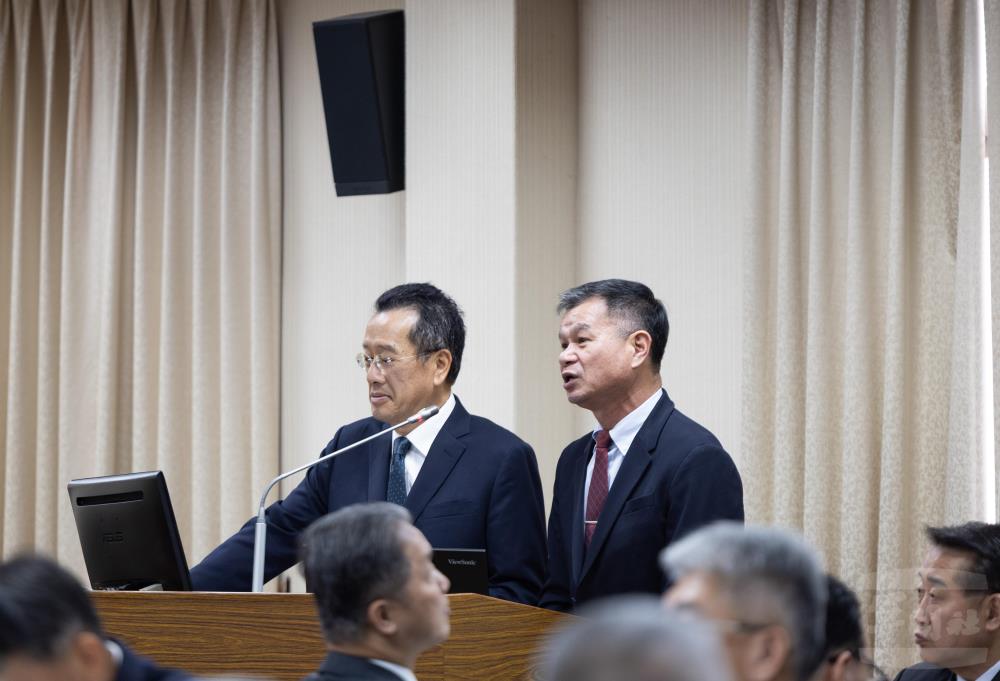 國防部戰規司長黃中將回應詢答。（軍聞社記者吳柏融攝）