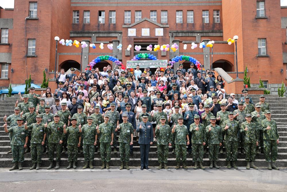 陸軍第六軍團昨(27)日舉辦「前鋒部隊71週年隊慶」。(青年日報提供) 陸軍第六軍團昨(27)日舉辦「前鋒部隊71週年隊慶」。(青年日報提供)