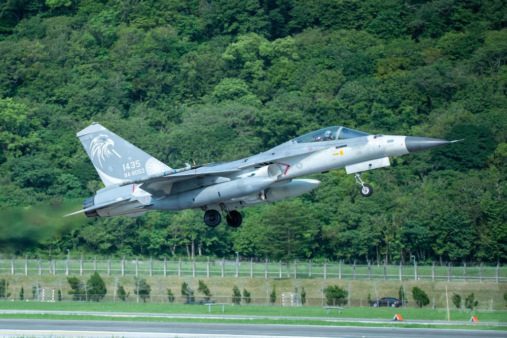 IDF戰機升空爭取局部空優。（軍聞社記者王進福攝）