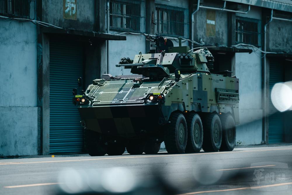 機步333旅於高雄地區進行重要目標防護演練。（軍聞社記者林庭暉攝）