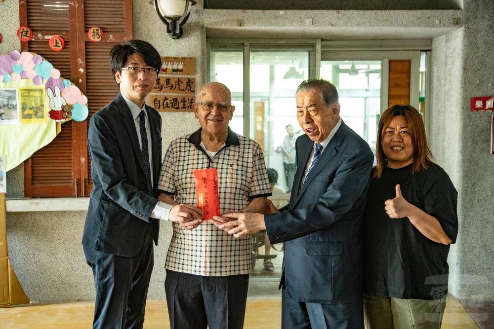 李棟樑慰問聖嘉民啟智中心　親切互動展現無私關懷