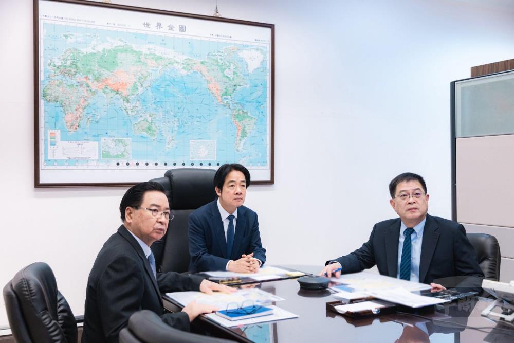 賴總統與國防部視訊聽取中共軍演最新情勢報告