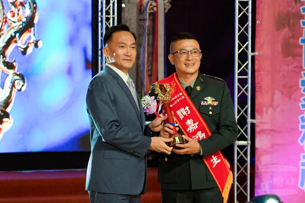 陸軍步兵第104旅謝嘉鴻士官長，將保家衛國的職責延伸至對社會弱勢的關懷。（軍聞社記者吳東昇攝）