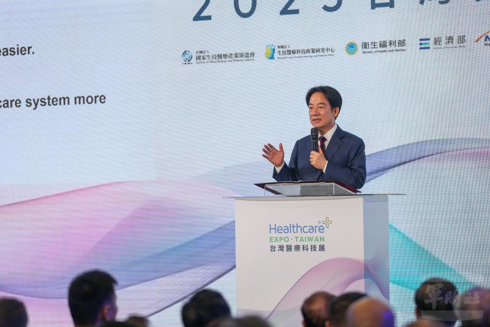 賴總統表示，近年在政府與產業界共同合作下，臺灣已形成生物醫藥和醫療科技產業聚落。（軍聞社記者侯凱議攝）