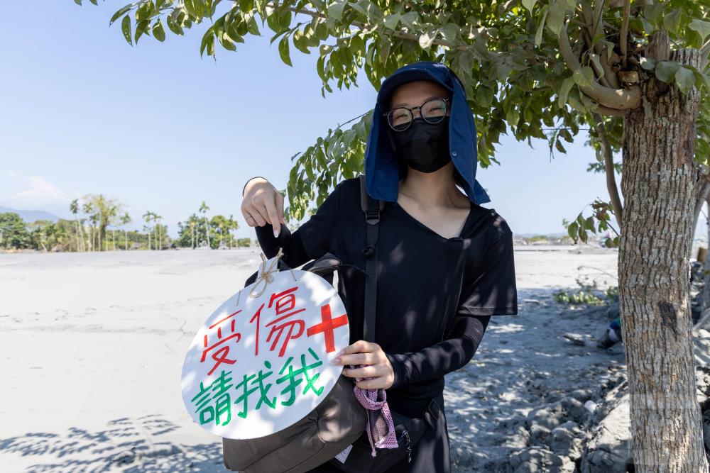 超人志工林護理師為光復鄉盡一份心力。（軍聞社記者蔡枋澐攝）