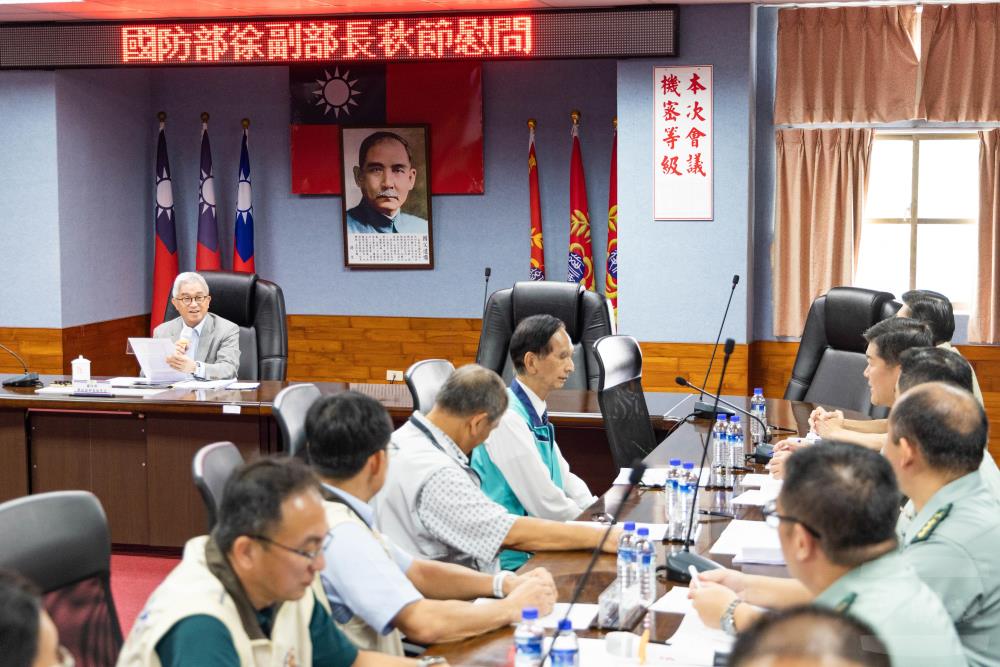 徐副部長與後備輔導幹部座談。（軍聞社記者黃劭恩攝）