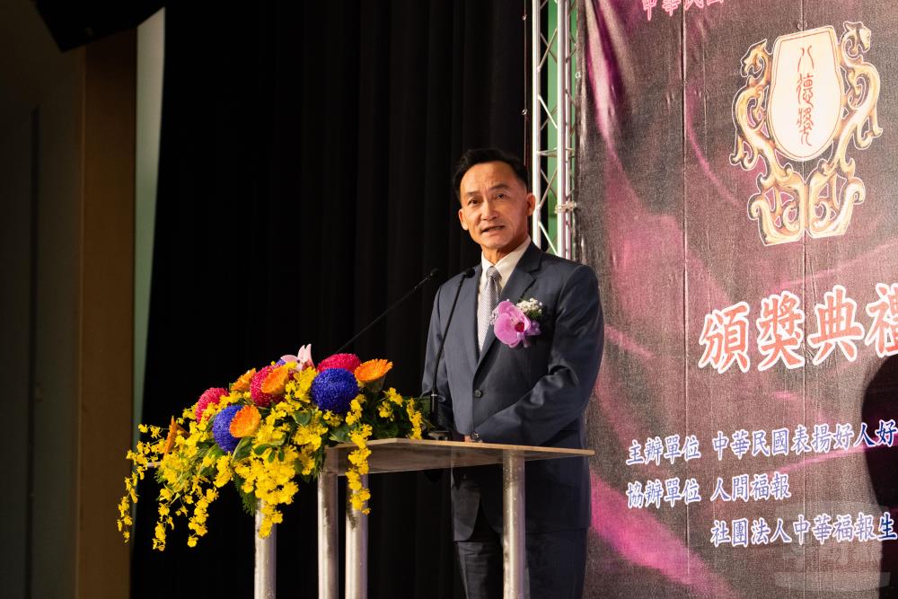 國防部常務次長楊基榮中將肯定獲獎者，用善行義舉照亮社會。（軍聞社記者吳東昇攝）