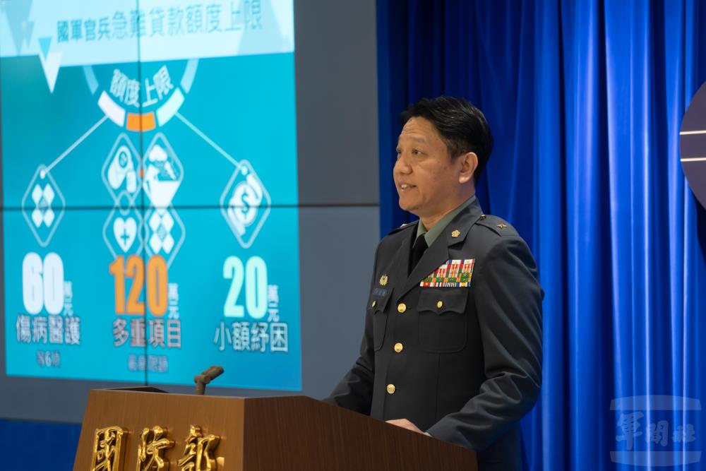 主計局財務中心財務長辛少將針對「國軍急難貸款專案」進行說明。（軍聞社記者文仁攝）