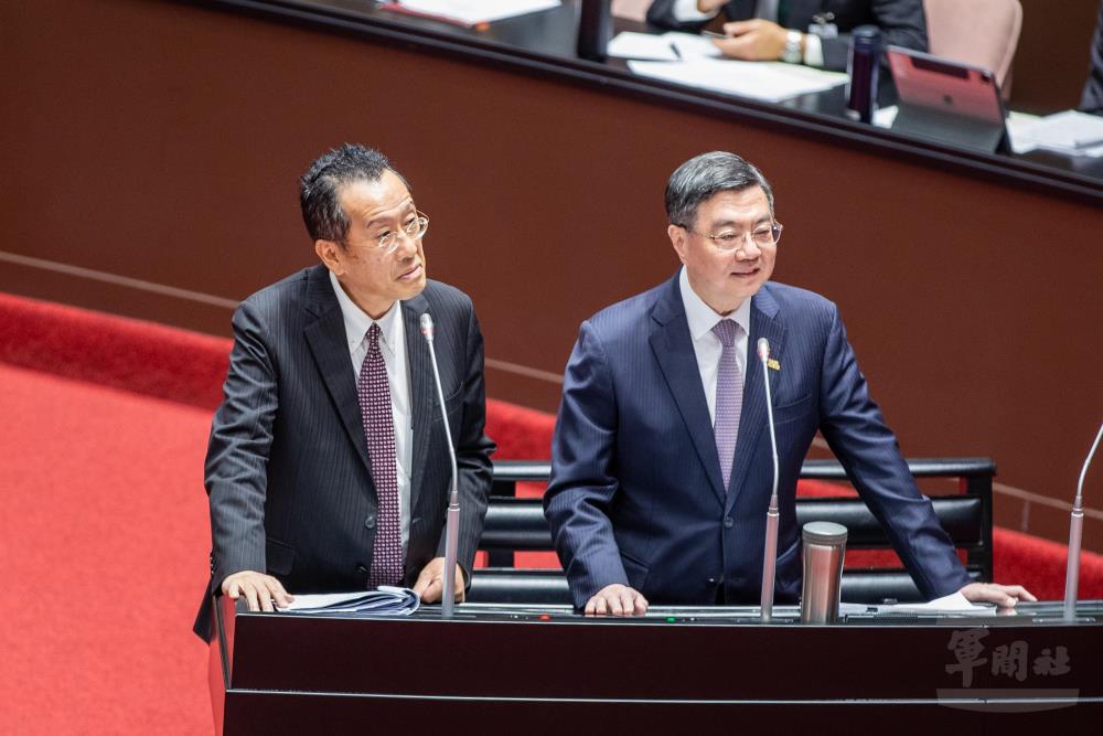 行政院長卓榮泰與國防部長顧立雄4日於立法院院會備詢。（軍聞社記者王進福攝）