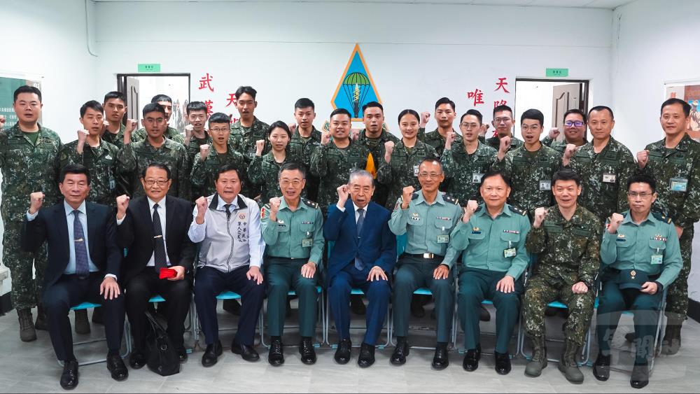 Lee, Tung-liang Visited Garrisons in Remote Mountain and Expressed Appreciation for Their Dedication of Remaining at Their Spots