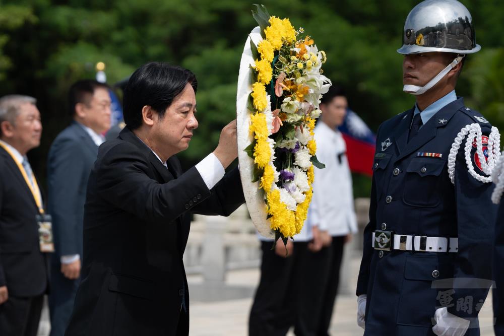 The President presided over the remembrance ceremony of the 823 Battle, giving thanks to martyrs for their sacrifice and dedication