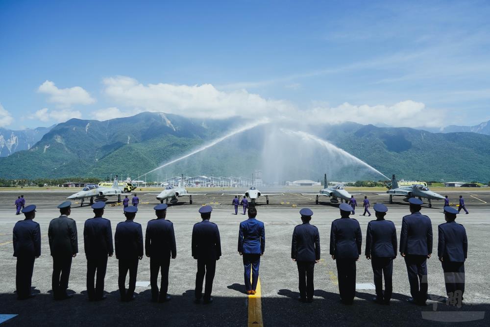 RF-5E Decommissioning Ceremony: Formation Flight Completes Final Mission