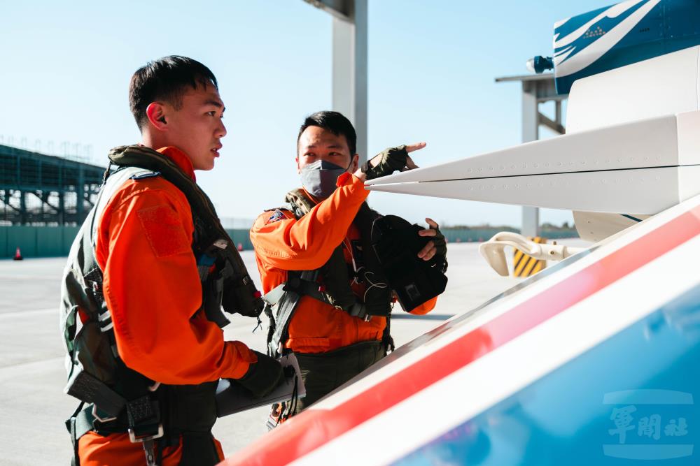 AJT Trainee’s First Flight – Deputy Commander Jiang Encourages the Creation of a High-Quality Training Environment