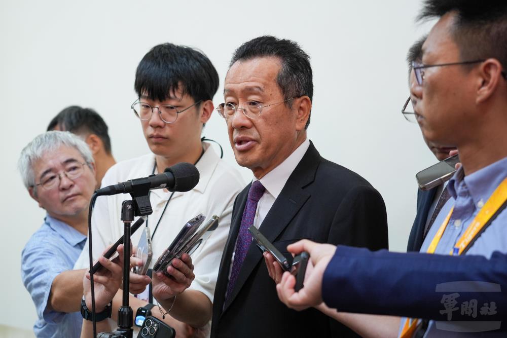 Minister Koo: Armed Forces Closely Monitoring Developments Around Taiwan, with Full Awareness of PLA Carrier and Missile Activity