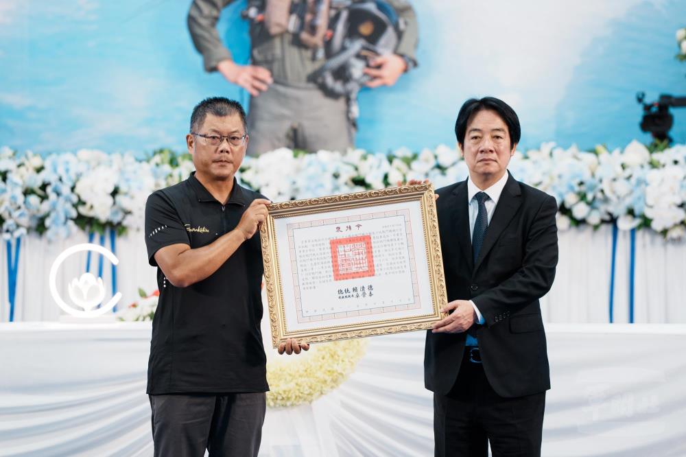 President Lai Personally Presents Posthumous Presidential Citation Honoring Fallen Pilot’s Loyalty and Valor