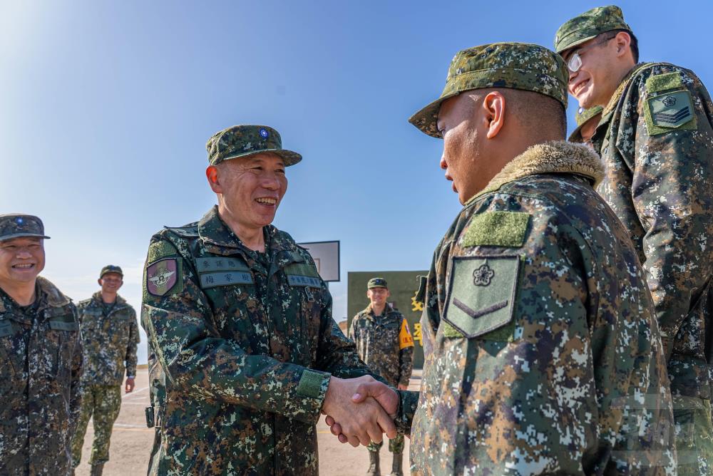 Ministry of National Defense: Chief of the General Staff Admiral Mei Chia-shu Commends Arduous Efforts at the Front Line on Inspecting Stationed Troops in Matsu